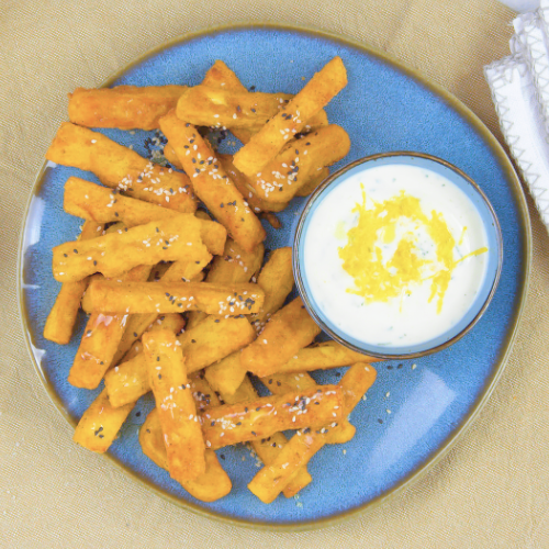 Knusprige Halloumi-Pommes mit Joghurt-Dip | vegetarisch - VeggieBoom